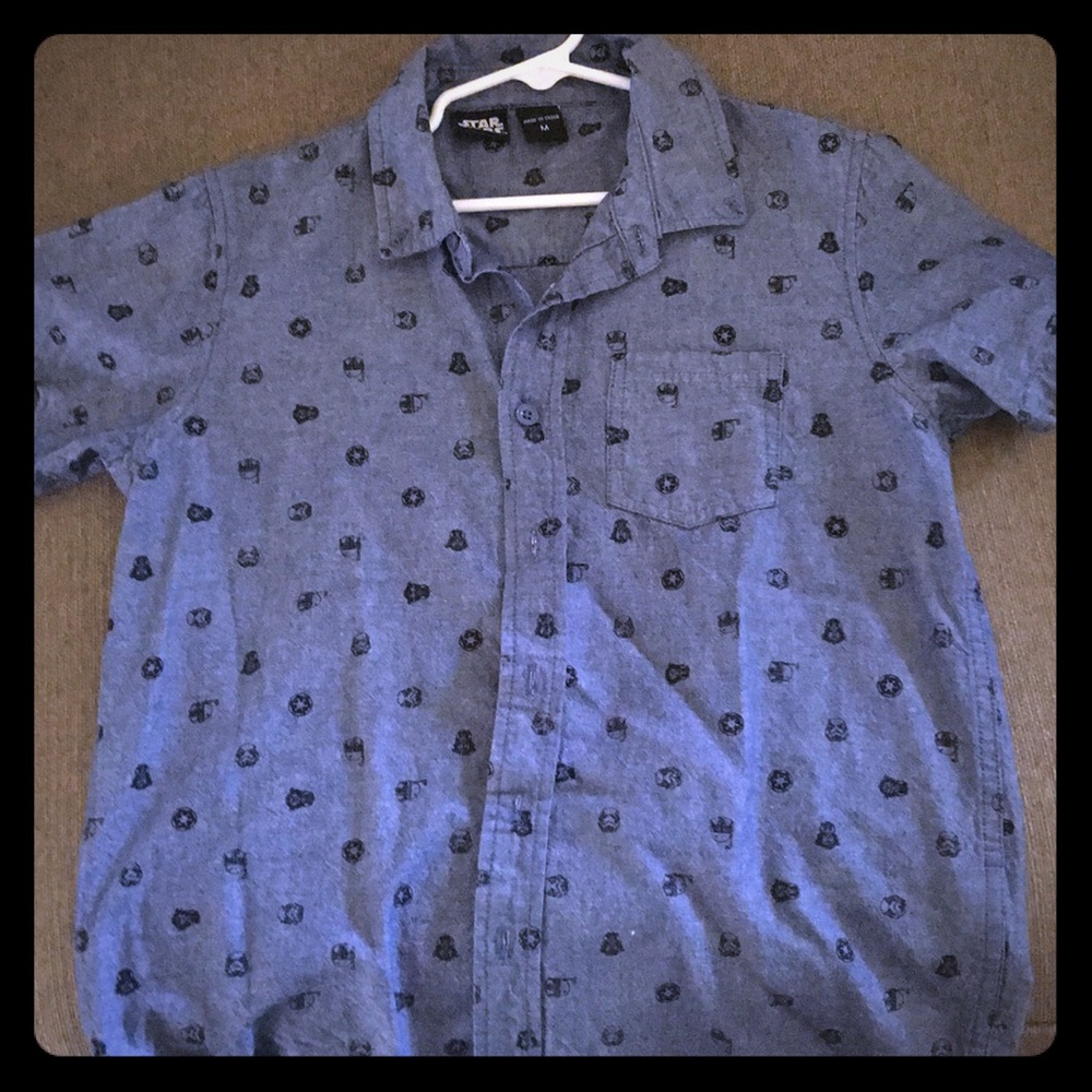 Star Wars shirt Boys Medium fits more like a small